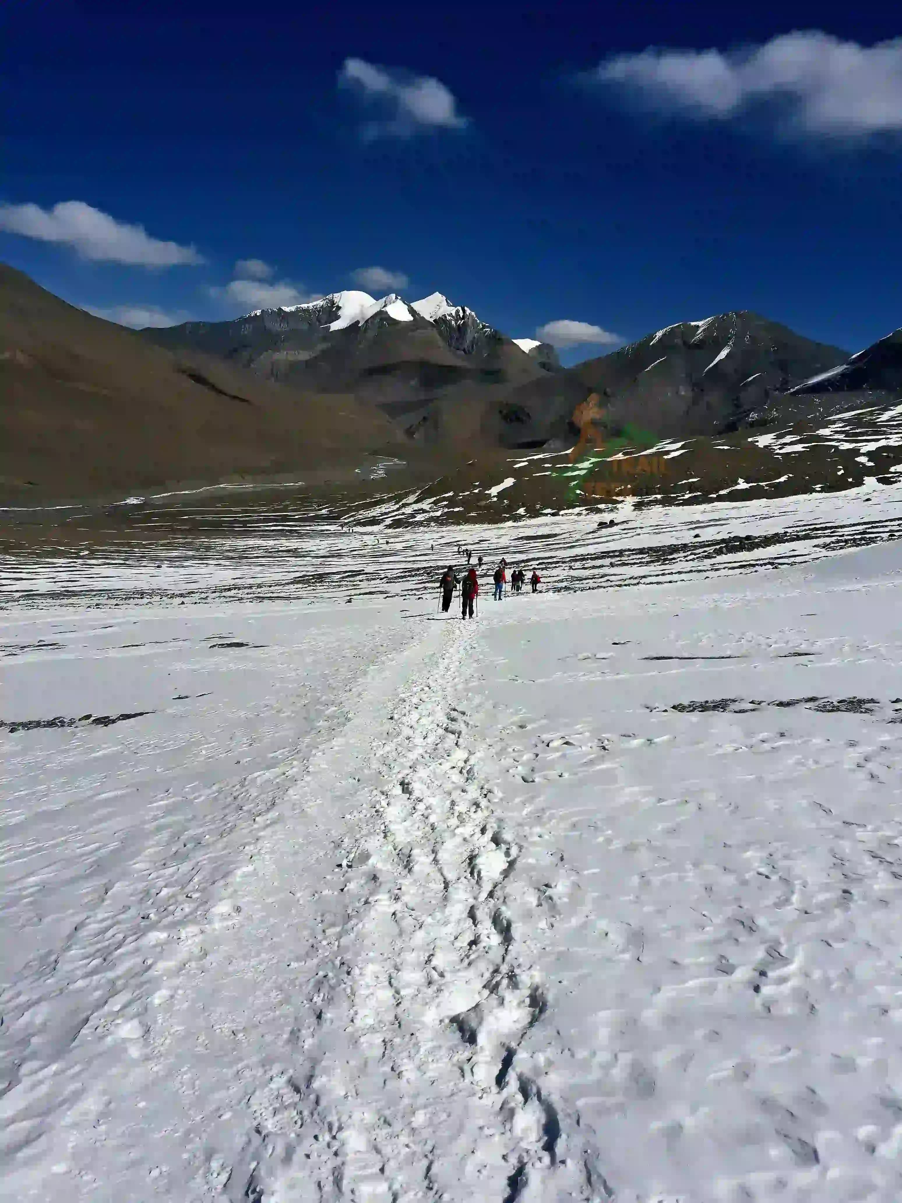 snow covered trail of Dhaulagiri